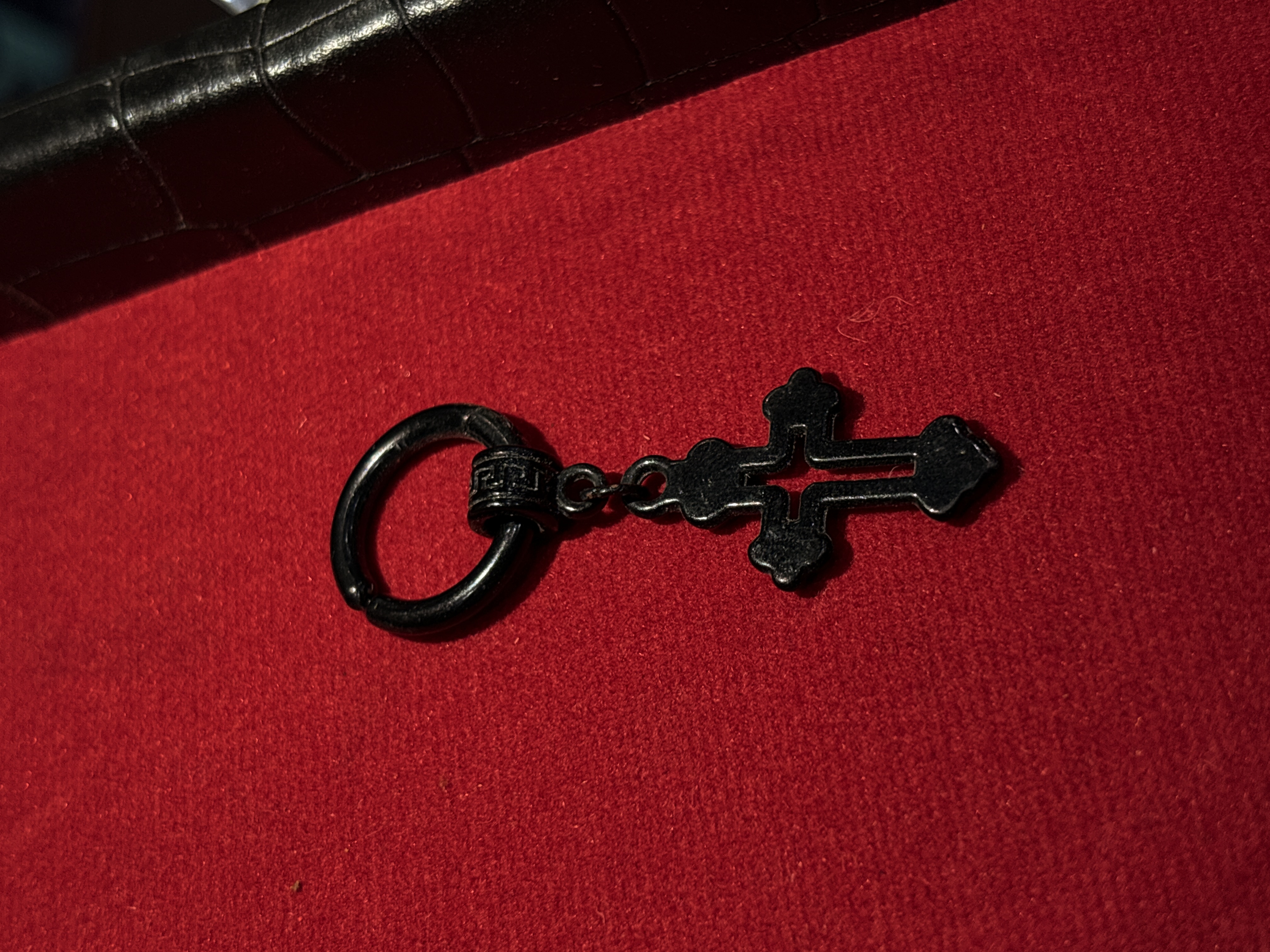 پیرسینگ فیک صلیب آویز مشکی | Black Cross Fake Piercing 🖤