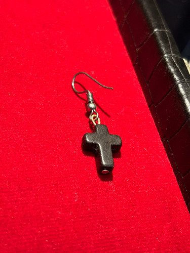 پیرسینگ گوش تک صلیب مشکی خاص | Single Black Cross Earring ✝️