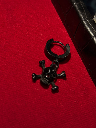 پیرسینگ گوش اسکلت آویزون مشکی | Black Skeleton Drop Earring 💀