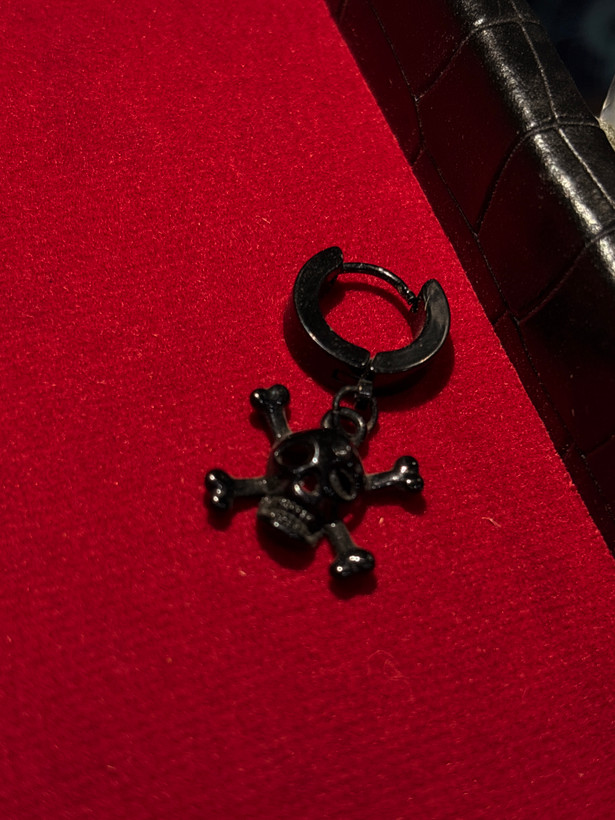 پیرسینگ گوش اسکلت آویزون مشکی | Black Skeleton Drop Earring 💀