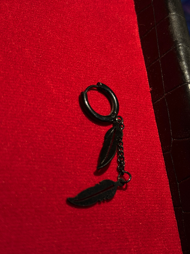 پیرسینگ گوش پر دوتایی زنجیردار مشکی | Double Chain Feather Piercing 🪶