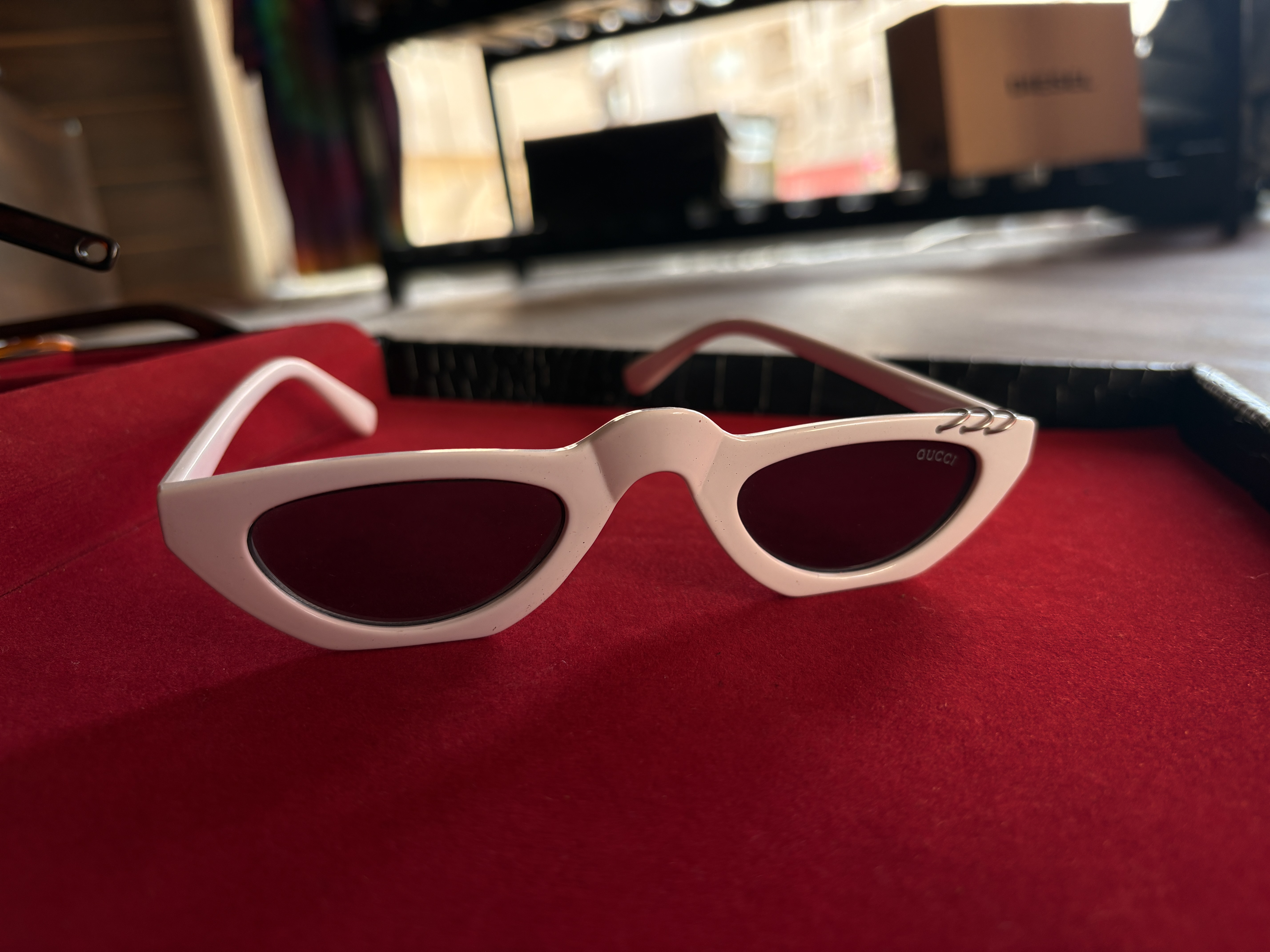 عینک سفید گوچی پیرسینگ‌دار | White Gucci Style Piercing Glasses ✨