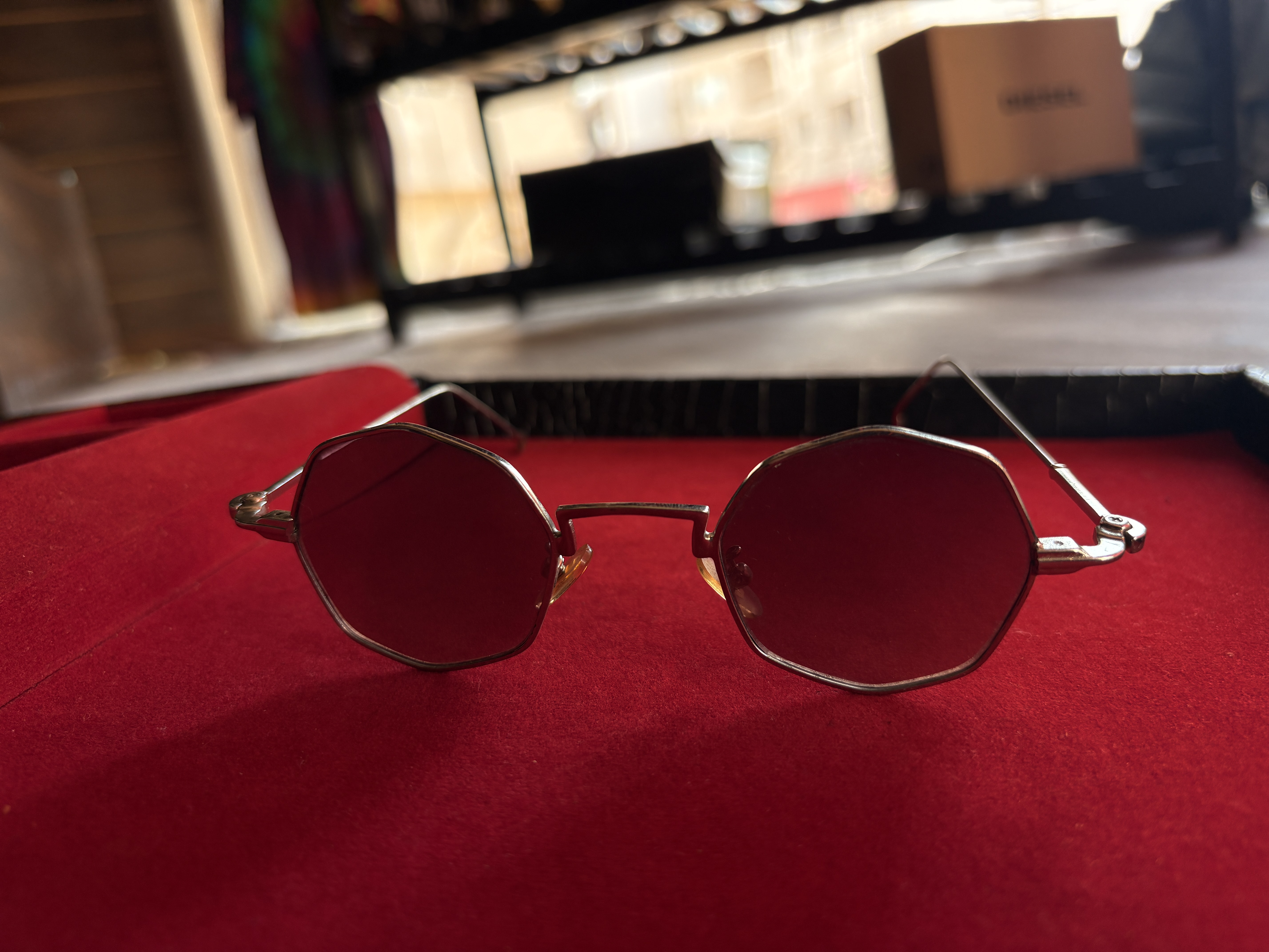 عینک ۸ ضلعی شیشه آینه‌ای | Octagon Mirror Lens Glasses ✨