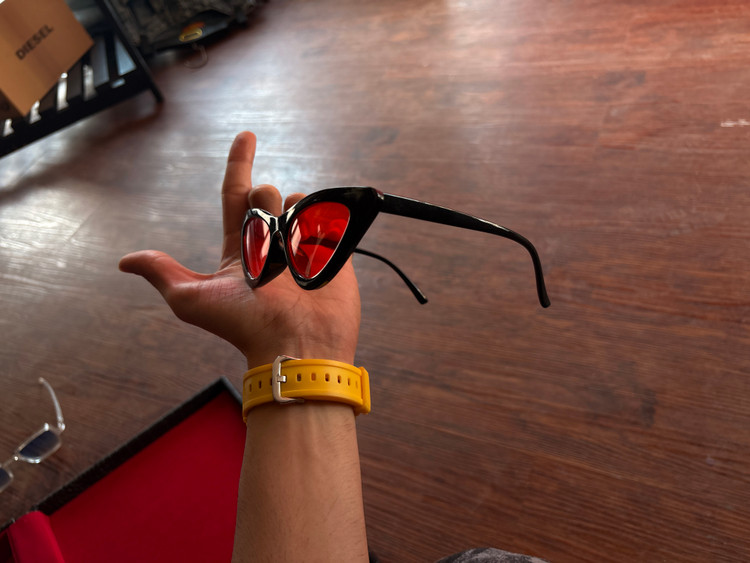 عینک هالیوودی مشکی شیشه قرمز | Black Hollywood Red Lens Glasses ❤️