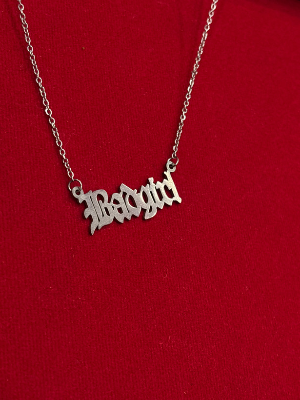 گردنبند استیل تکست Badgirl ✦ ✦ 𝐁𝐀𝐃𝐆𝐈𝐑𝐋 𝐓𝐄𝐗𝐓 𝐒𝐓𝐀𝐈𝐍𝐋𝐄𝐒𝐒 𝐍𝐄𝐂𝐊𝐋𝐀𝐂𝐄 ✦