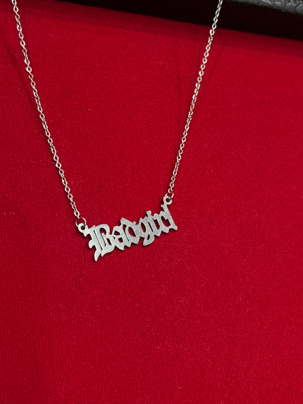 گردنبند استیل تکست Badgirl ✦ ✦ 𝐁𝐀𝐃𝐆𝐈𝐑𝐋 𝐓𝐄𝐗𝐓 𝐒𝐓𝐀𝐈𝐍𝐋𝐄𝐒𝐒 𝐍𝐄𝐂𝐊𝐋𝐀𝐂𝐄 ✦
