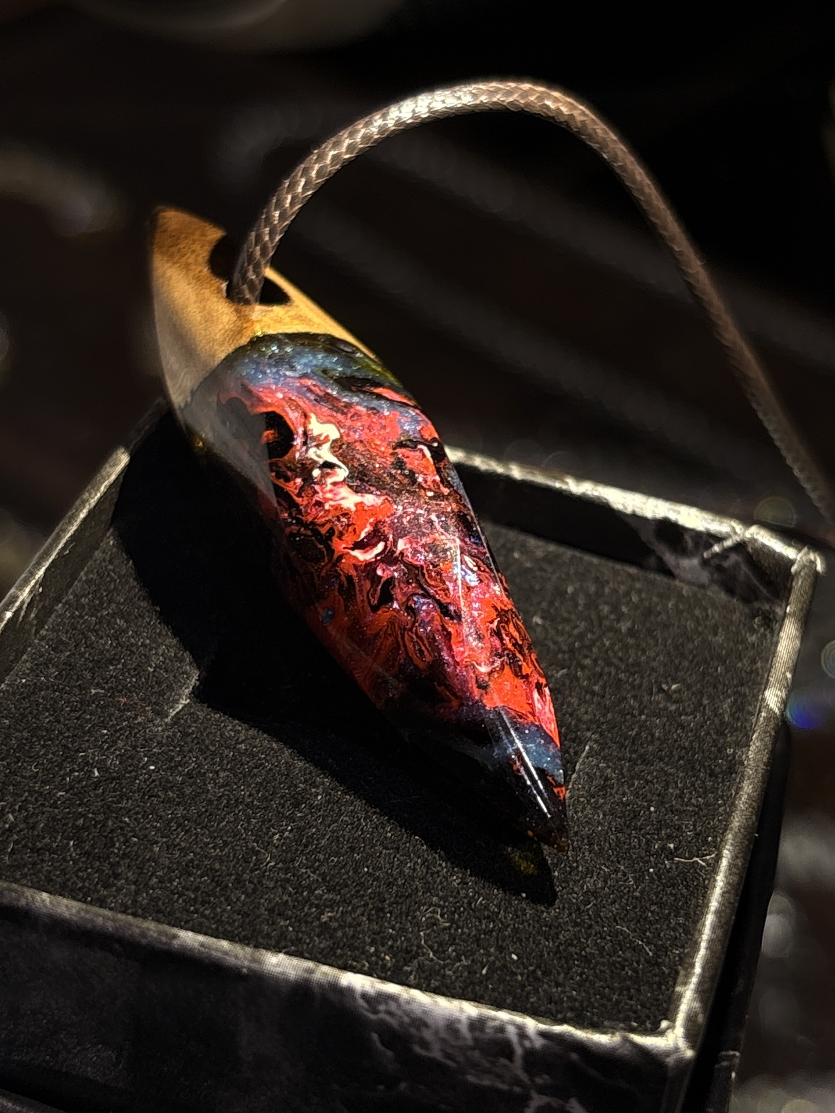 گردنبند پلاک کهکشانی تک نسخه هفت رنگ رزین و چوب گردو ONE OF A KIND LUXURY EDITION
