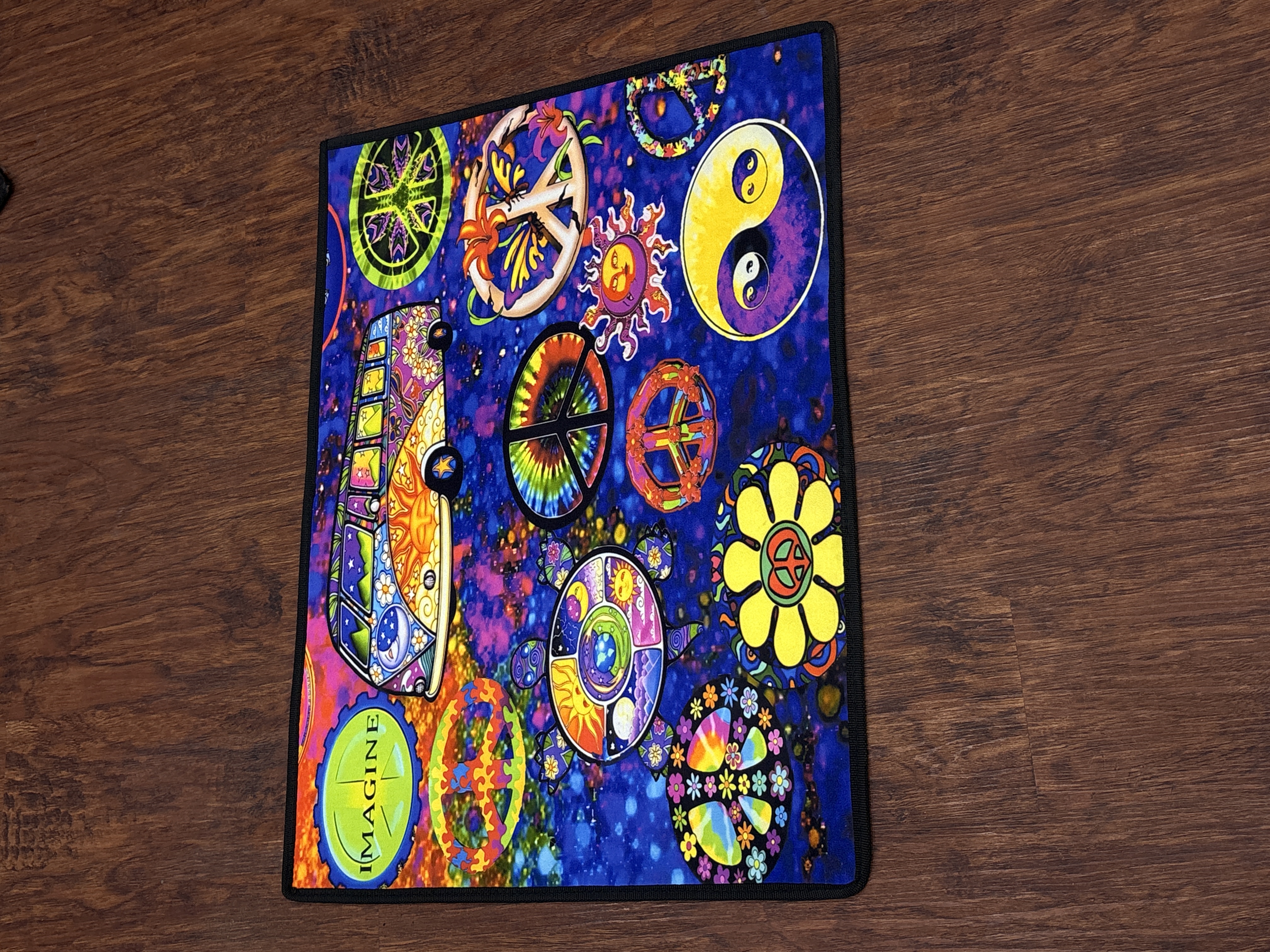 پادری سه‌بعدی بلک لایت Peace | Peace 3D Blacklight Door Mat